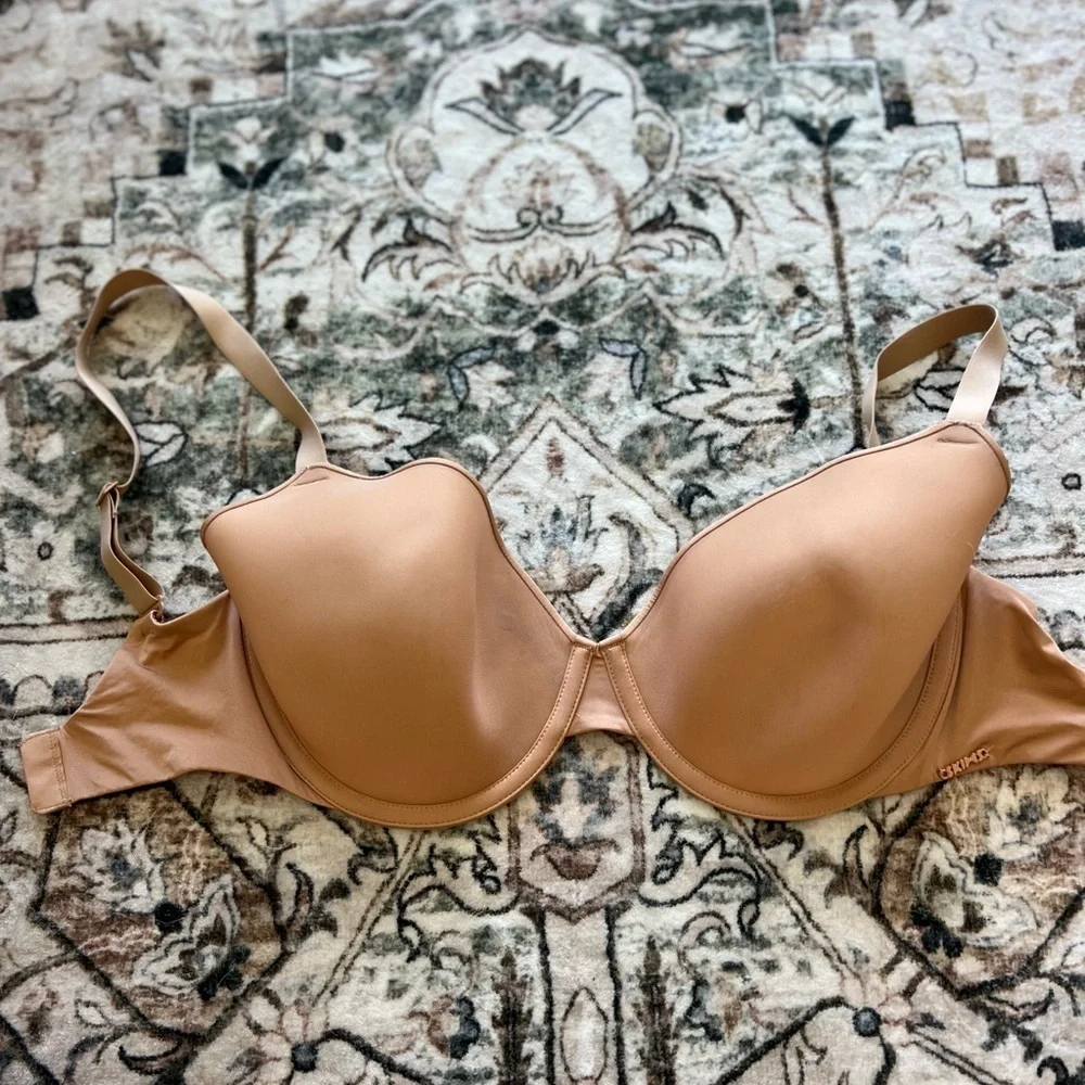SKIMS Nude Underwire Bra - Picture 2 of 7
